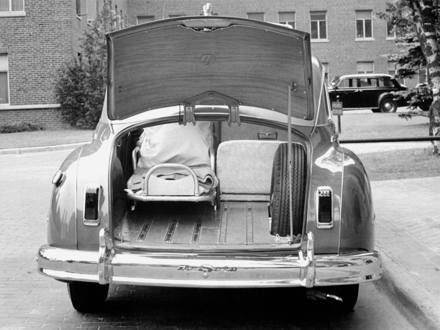 Багажник DeSoto Custom Suburban Sedan Ambulance 1947 года  (фото 4 из 4)